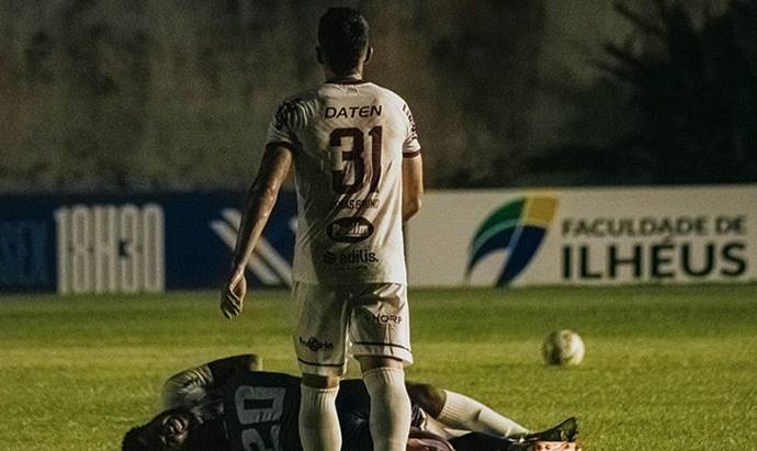 Barcelona de Ilhéus vence, assume liderança e complica a vida do Bahia de Feira