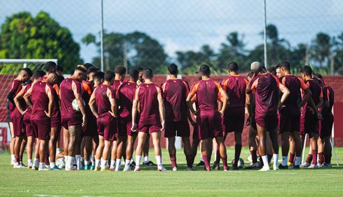 CRB tem dúvida na zaga para enfrentar o Bahia; Veja provável time