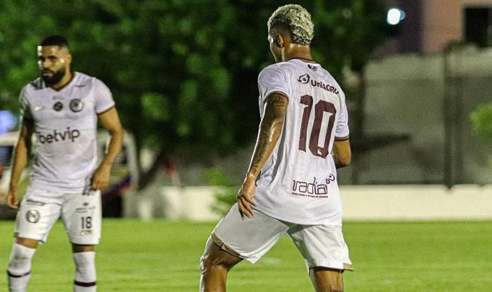 Jacuipense vence o Jequié e entra na briga por vaga no G-4 do Baiano