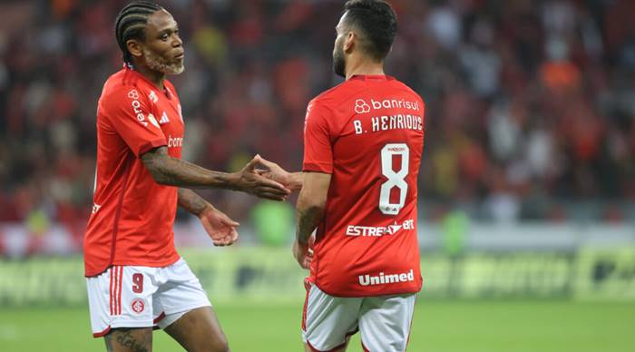 Vitória avança nas negociações para contratar o atacante Luiz Adriano