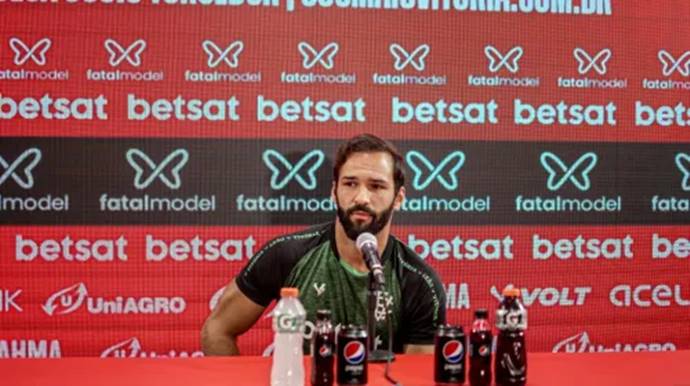 Goleiro do Vitória fala sobre violência no futebol: ‘Precisa ter punições’