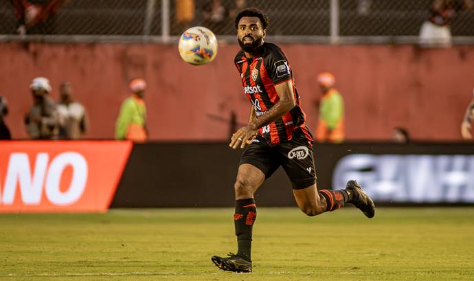 Vitória arranca empate com o Náutico no apagar das luzes no Barradão