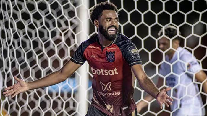 Substituto de Dudu, Caio Vinícius recebe elogios de Léo Condé