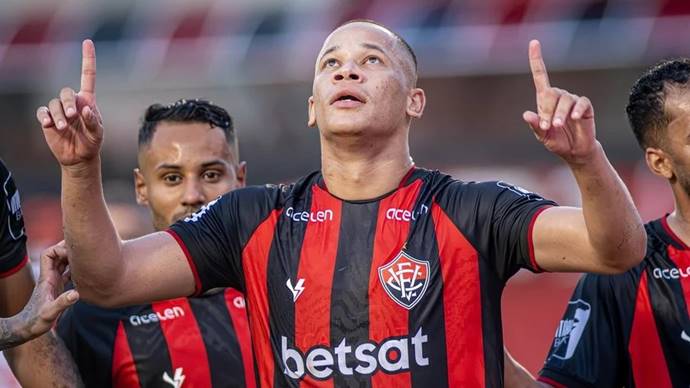 Centroavante do Vitória recebe sondagens de dois clubes da Série B
