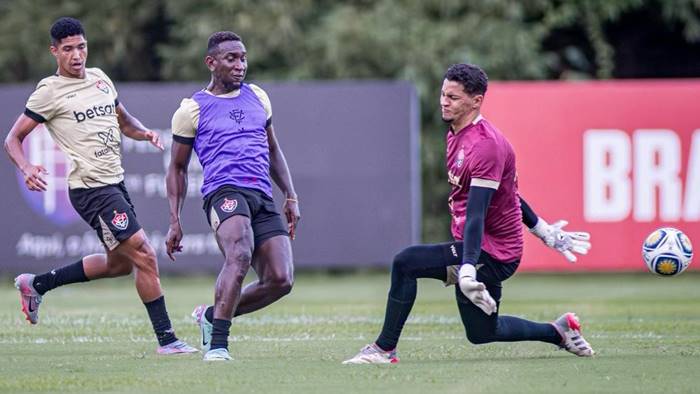Com retorno de volante, Vitória inicia preparação para jogo decisivo