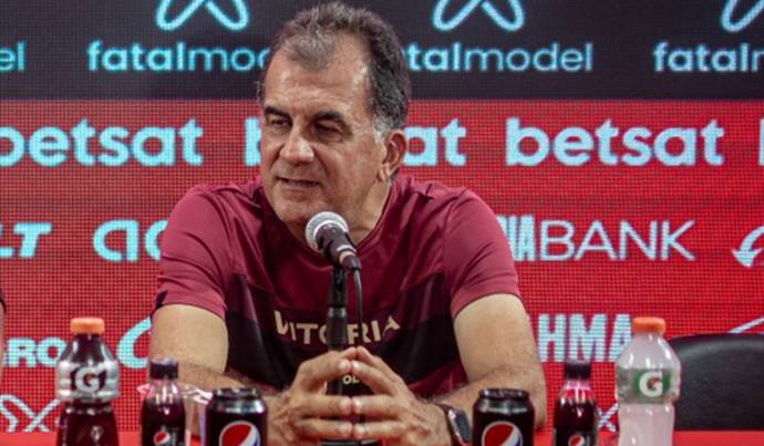 “Não é todo dia que temos um jogador desse aqui”, diz Fábio Mota sobre Luiz Adriano