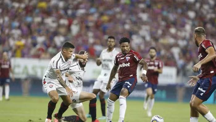 Vitória vence o Fortaleza no Castelão, quebra tabu e se recupera no Nordestão