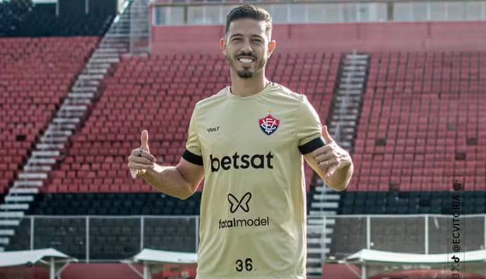 Meia fala sobre experiência no time de Messi e quer fazer história no Vitória