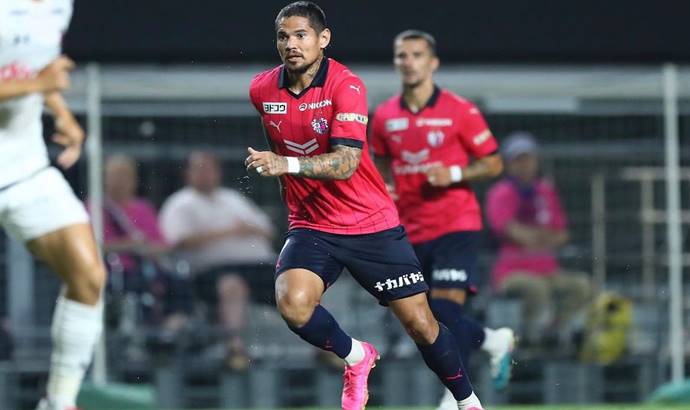 Centroavante com passagem pelo Vitória é oferecido ao Bahia