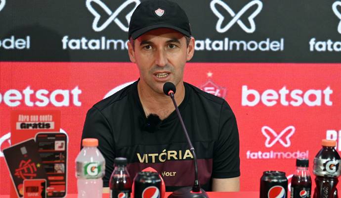 Condé admite pior jogo do Vitória na Série A e prega sabedoria para buscar recuperação