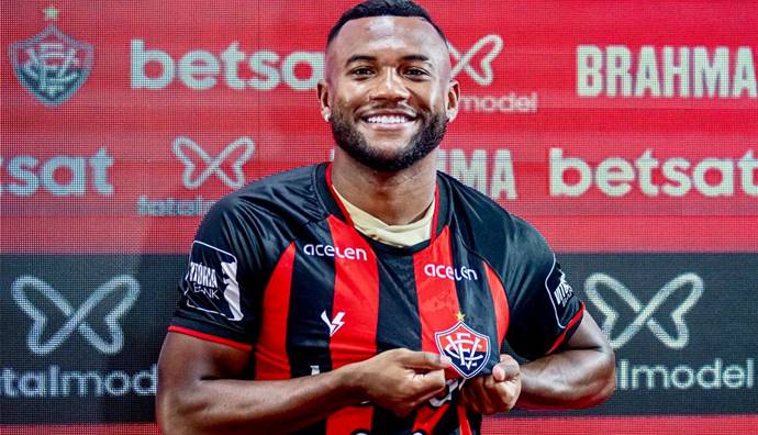 Novo reforço do Vitória se impressiona com torcida e estrutura do Barradão