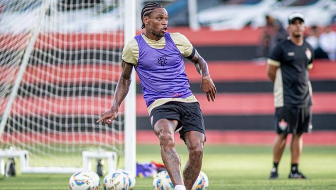 E.C Vitória: Luiz Adriano treina com elenco e Jean Mota faz testes físicos
