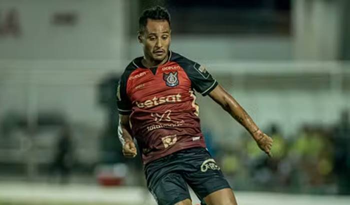 Com contrato até dezembro, atacante do Vitória recebe sondagens