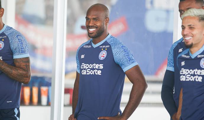 Árias se reapresenta, e Bahia segue preparação para o clássico Ba-Vi