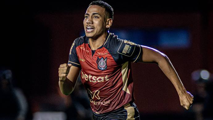 Vitória encara o Treze precisando vencer e secar para avançar no Nordestão