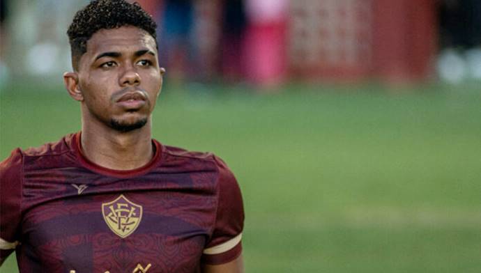 Zagueiro e meia retornam ao Vitória após empréstimo a Portuguesa