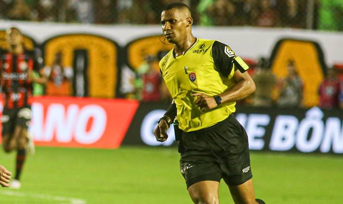 Em súmula, árbitro justifica tempo de acréscimo no 2º tempo do Ba-Vi
