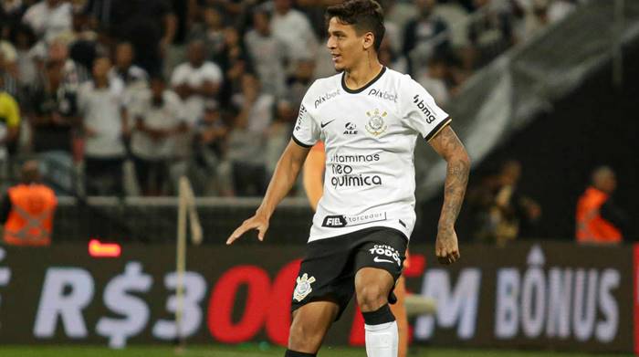 Grupo City pode assinar pré-contrato com zagueiro do Corinthians