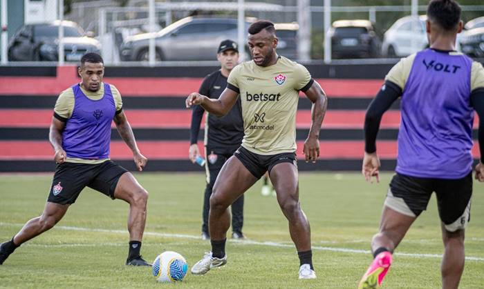 Com novo reforço em campo, Vitória segue preparação para o Ba-Vi