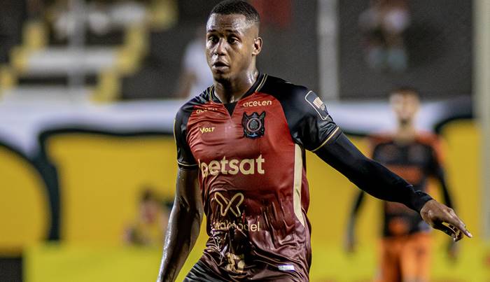 Volante tem lesão confirmada e desfalca o Vitória por até um mês