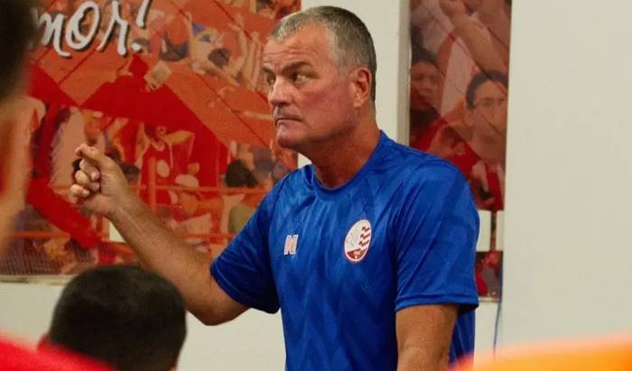 Ex-Vitória é apresentado como novo técnico do Náutico