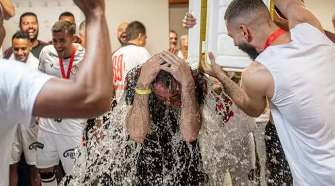 Condé comemora mais um título pelo Vitória: ‘Motivo de satisfação e orgulho’
