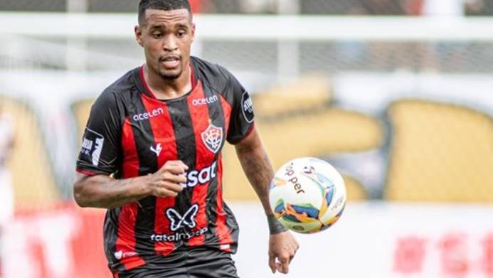 Carpini faz elogios a Léo Naldi e Alerrandro, e destaca evolução de Culebra