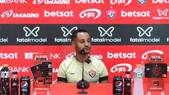 Atacante do Vitória celebra gols no Ba-Vi e rejeita fama de carrasco do Bahia