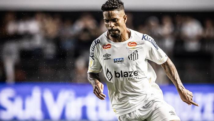 Santos decide exercer opção de compra, e lateral não virá mais para o Vitória