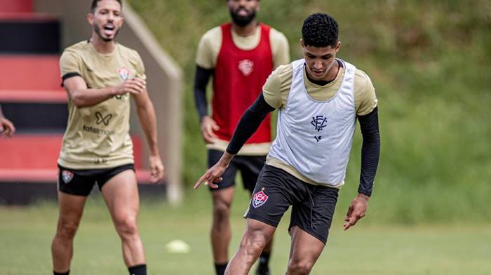 Vitória faz último treino e relaciona dois reforços para o Ba-Vi