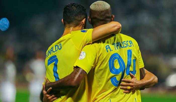 Talisca fala sobre amizade com CR7 e sonho de defender a Seleção