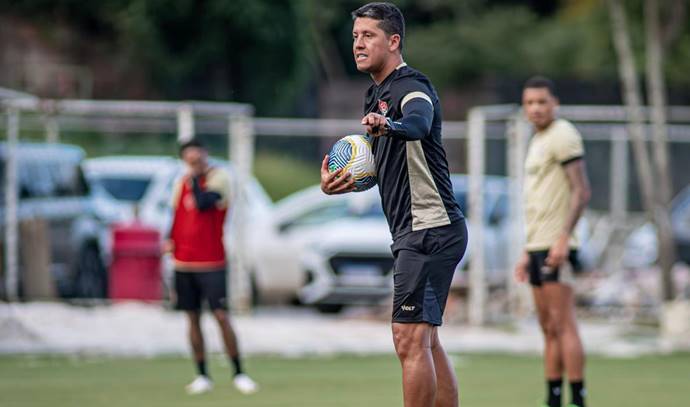 Carpini observa jogos do Itabuna e pode incorporar outros atletas ao principal