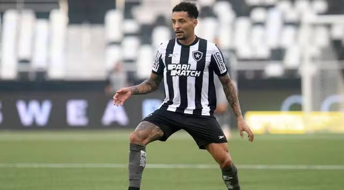 Gregore lembra rivalidade com o Vitória após triunfo do Botafogo