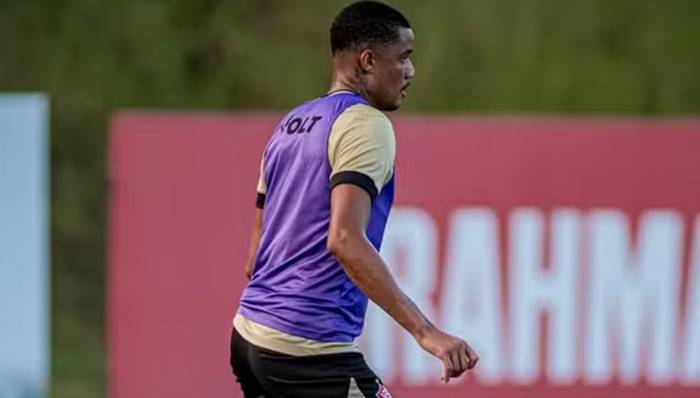 Janderson pode ser titular pela 1ª vez no Vitória diante do ex-clube