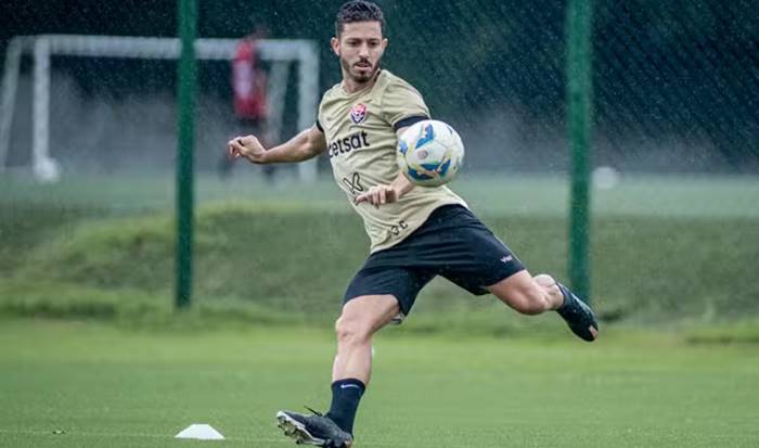 Carpini sai em defesa de meia e frisa: “Quem estava atrapalhando já saiu”