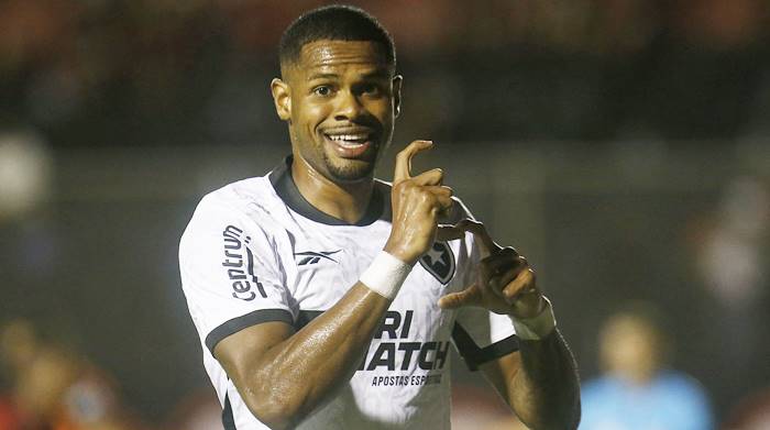 Baiano, atacante do Botafogo celebra classificação no Barradão: ‘Momento muito especial’