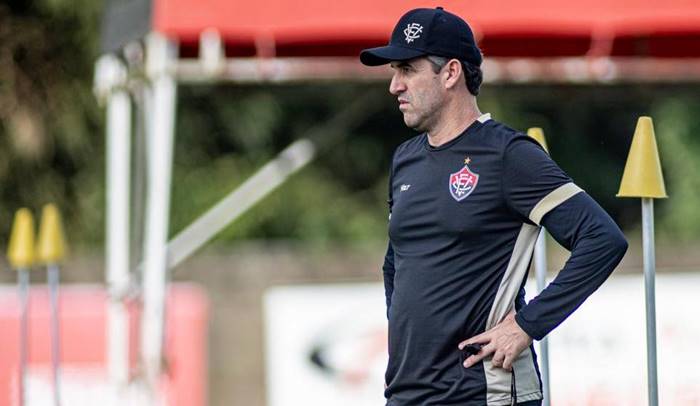 Léo Condé é sondado para assumir o Vasco, afirma apresentador