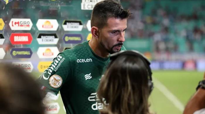 Goleiro do Bahia celebra triunfo e opina sobre possível paralisação da Série A