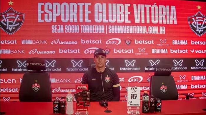 Carpini faz mistério sobre escalação e projeta primeiro desafio no Vitória