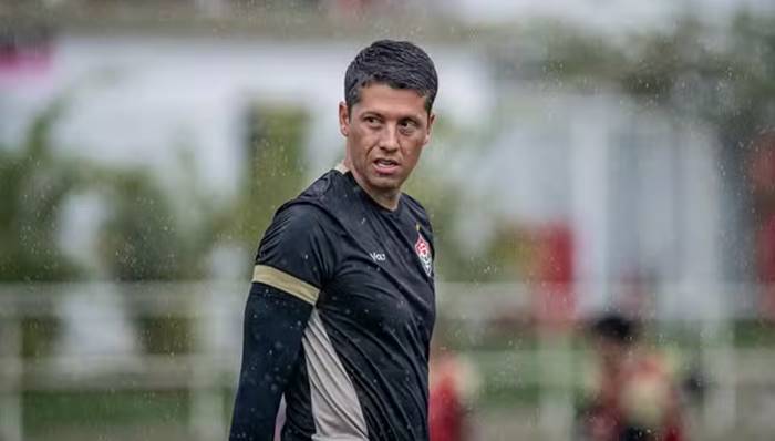 Com Carpini, Vitória se movimenta no mercado em busca de reforços