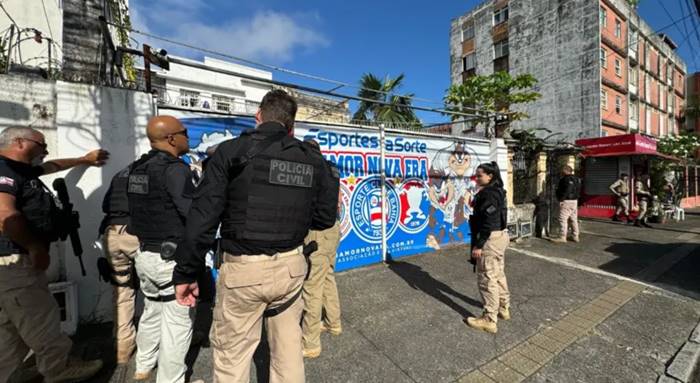 Sedes de torcidas organizadas são alvos de operação da Polícia Civil em Salvador