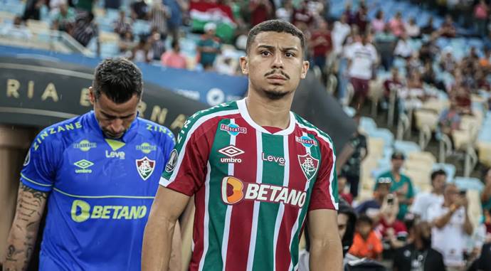 Volante do Fluminense ainda é dúvida para duelo contra o Vitória