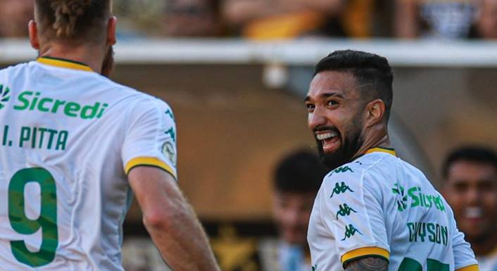 Cuiabá vence a primeira e empurra o Vitória para lanterna da Série A