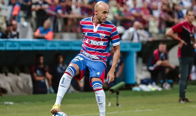 Vitória tentou a contratação de lateral-direito do Fortaleza