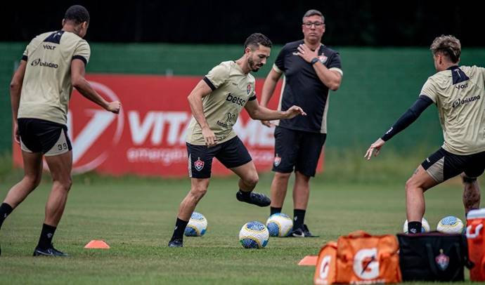 Vitória terá mudanças para pegar o Fluminense; Veja provável time