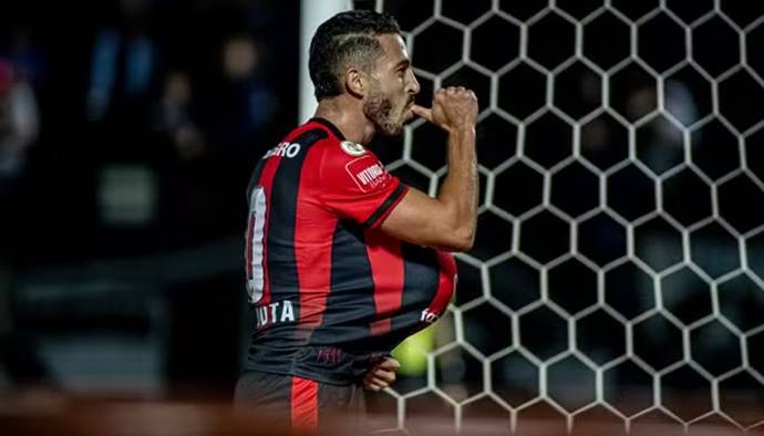 Jean Mota fala sobre readaptação ao futebol brasileiro após passagem pelos EUA