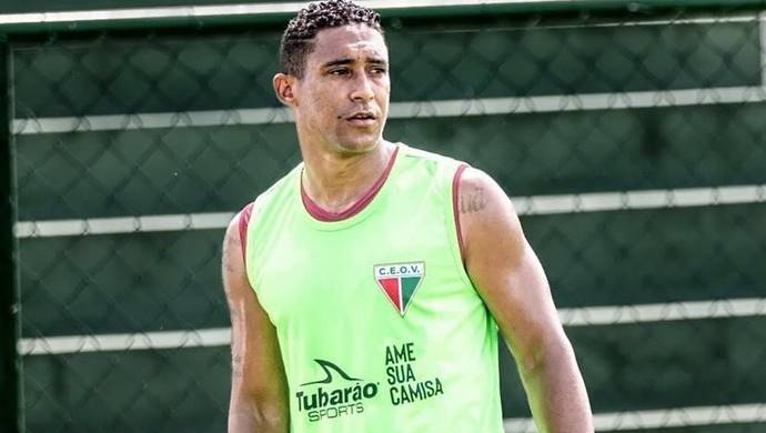 Feirense acerta a contratação de meia revelado pelo Vitória