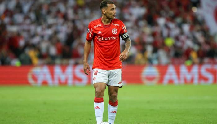 Meia do Inter sofre problema na coxa e não deve enfrentar o Vitória