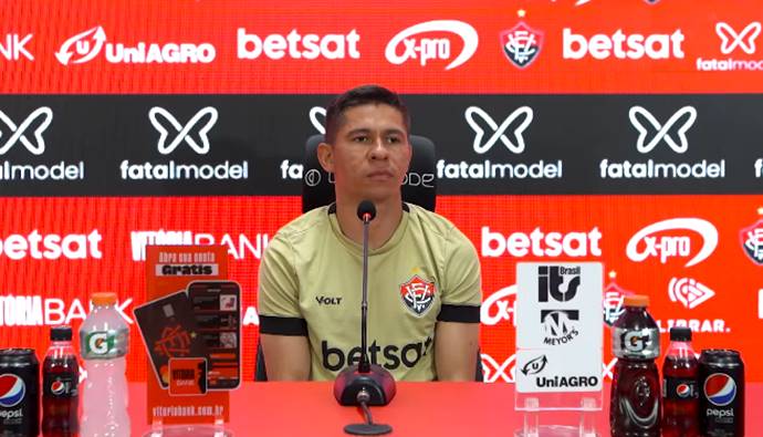 Osvaldo fala sobre críticas e defende Carpini: ‘Chegou em momento turbulento’