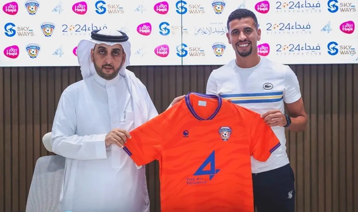 Vitória encaminha contratação de volante que estava na Arábia